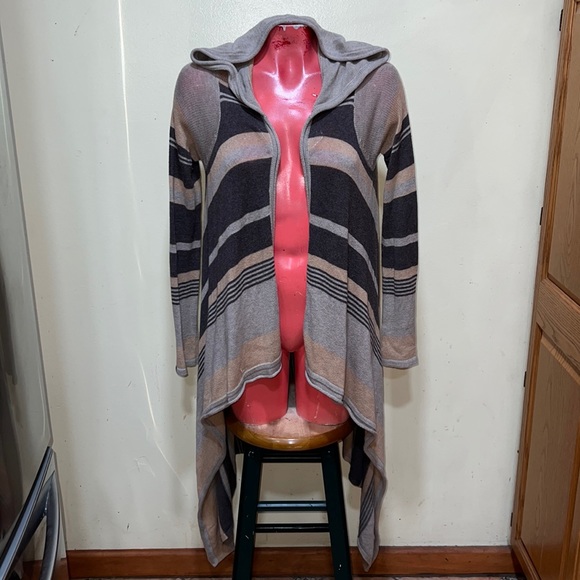 Athleta cardigan sweater wrap with a hood - Picture 4 of 9